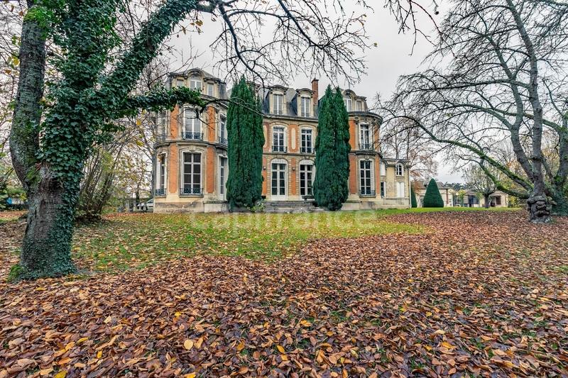 Château - 736 m² - 30 pièces