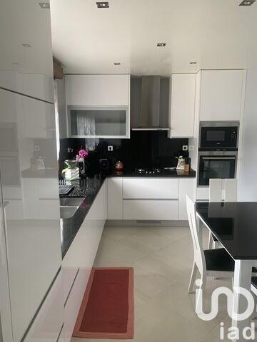 Maison - 177 m² - 7 pièces