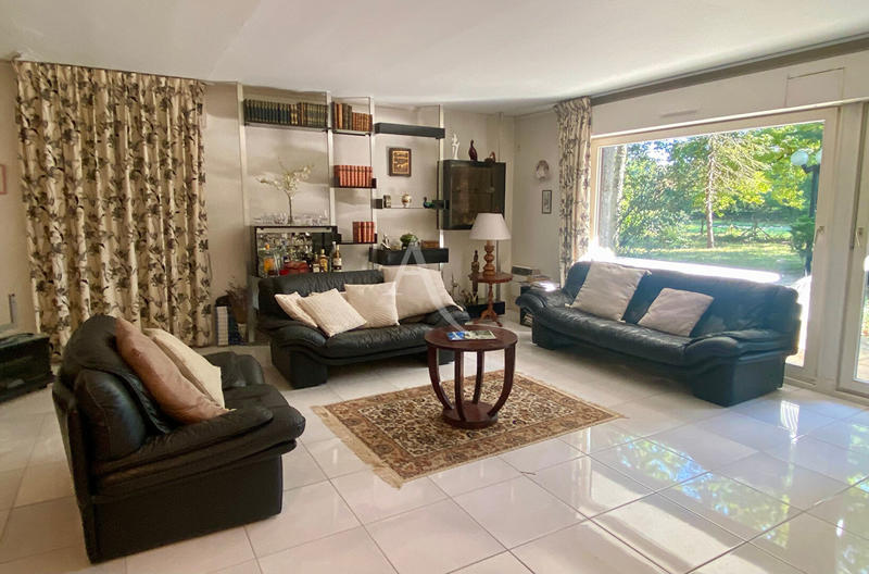 Maison - 210 m² - 7 pièces