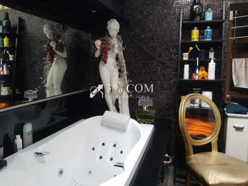 Maison - 245 m² - 10 pièces