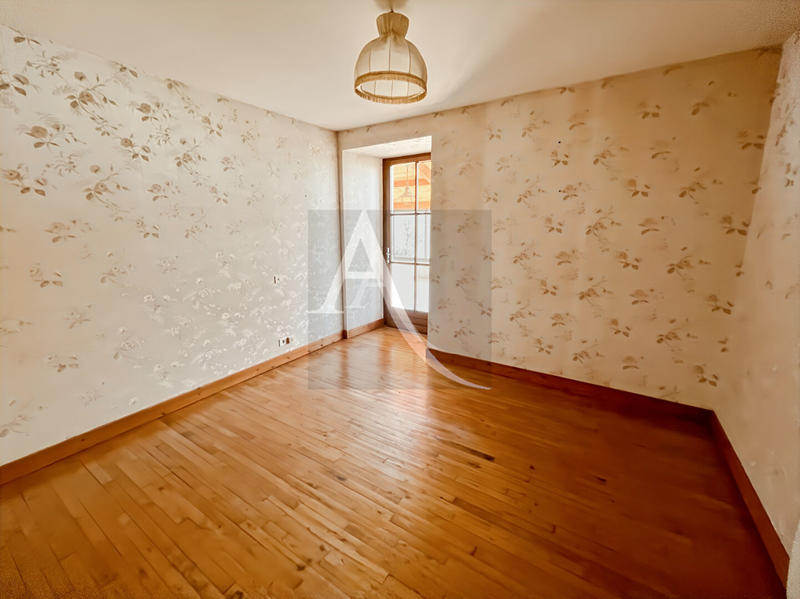 Maison - 200 m² - 8 pièces