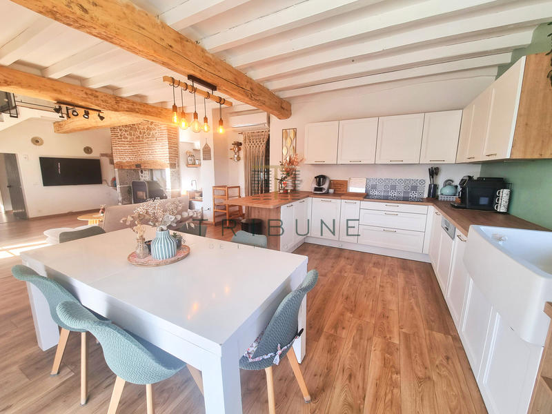 Maison - 210 m² - 6 pièces