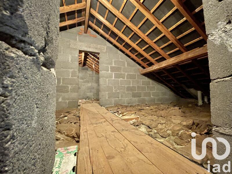 Maison - 99 m² - 5 pièces