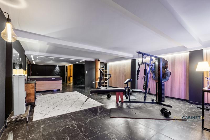 Maison - 585 m² - 10 pièces