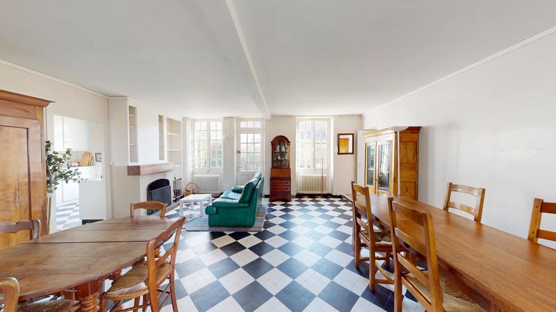 Maison en pierre - 251 m² - 10 pièces