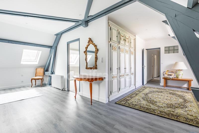 Maison - 260 m² - 8 pièces