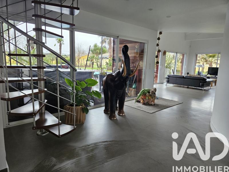 Maison - 251 m² - 5 pièces