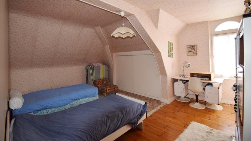 Maison - 214 m² - 9 pièces