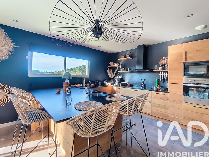 Maison - 215 m² - 6 pièces