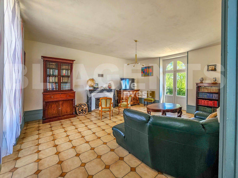 Maison - 245 m² - 7 pièces