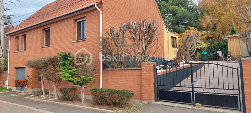 Maison traditionnelle - 209 m² - 6 pièces