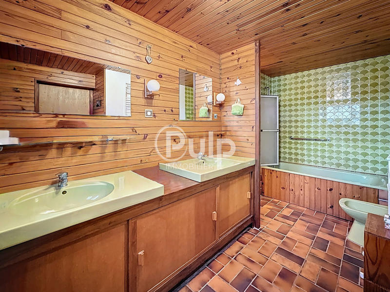 Maison - 248 m² - 13 pièces