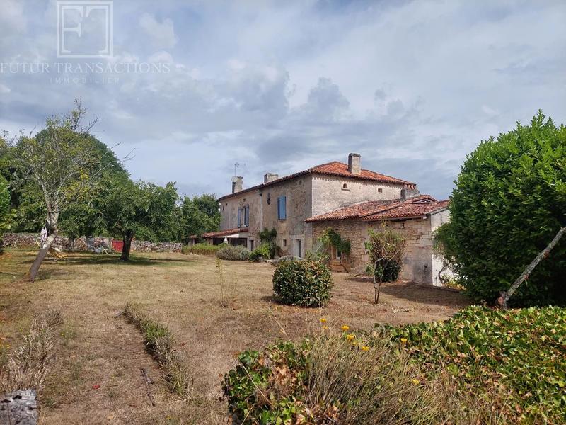 Maison - 390 m² - 16 pièces