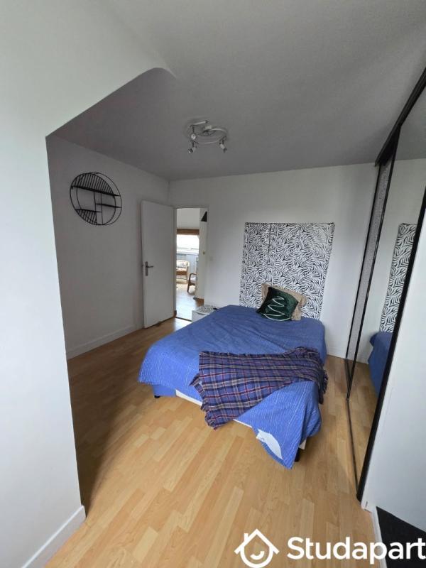 Chambre - 200 m² - 1 pièce
