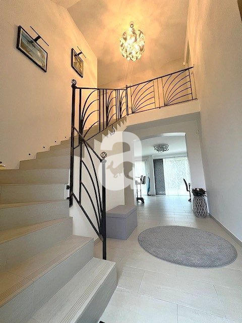 Maison - 176 m² - 9 pièces