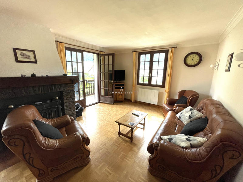 Maison - 270 m² - 11 pièces