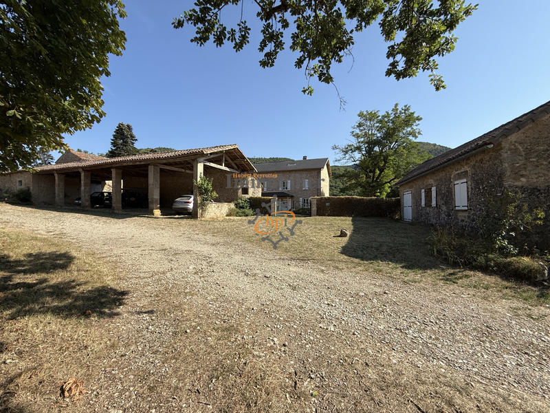 Propriété - 490 m² - 15 pièces