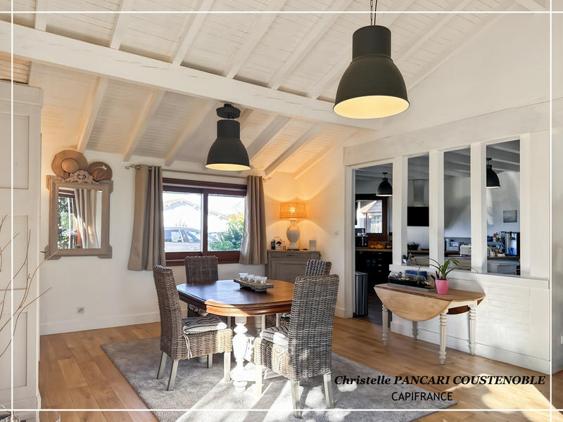 Maison - 204 m² - 6 pièces