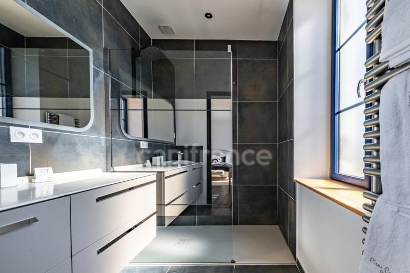 Propriété - 362 m² - 10 pièces