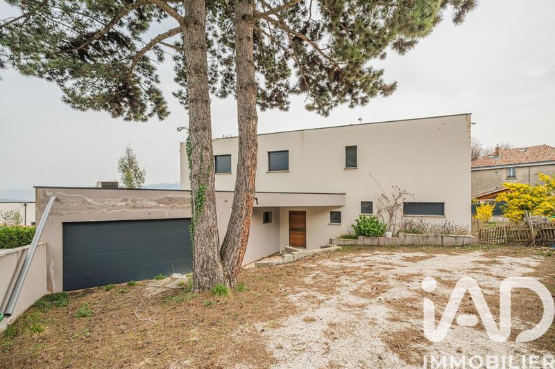Maison - 264 m² - 7 pièces