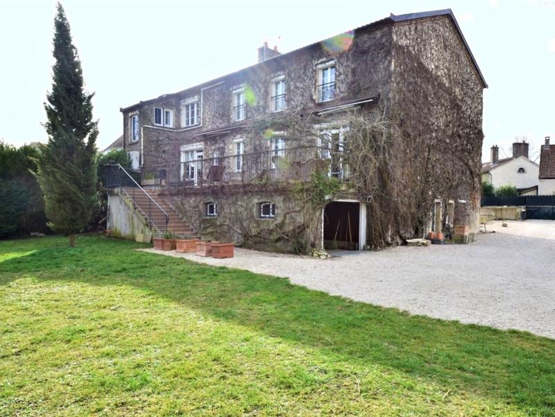 Maison - 238 m² - 7 pièces