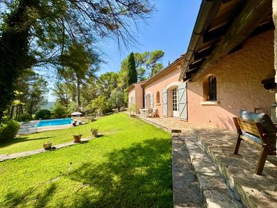 Maison - 274 m² - 11 pièces