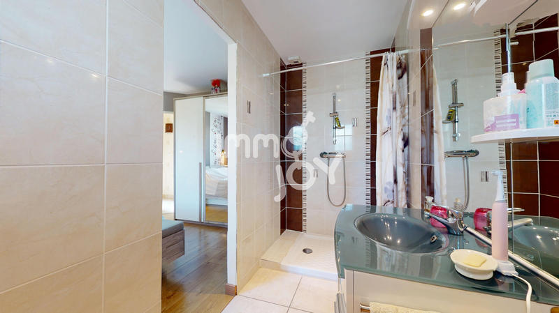 Maison - 171 m² - 7 pièces