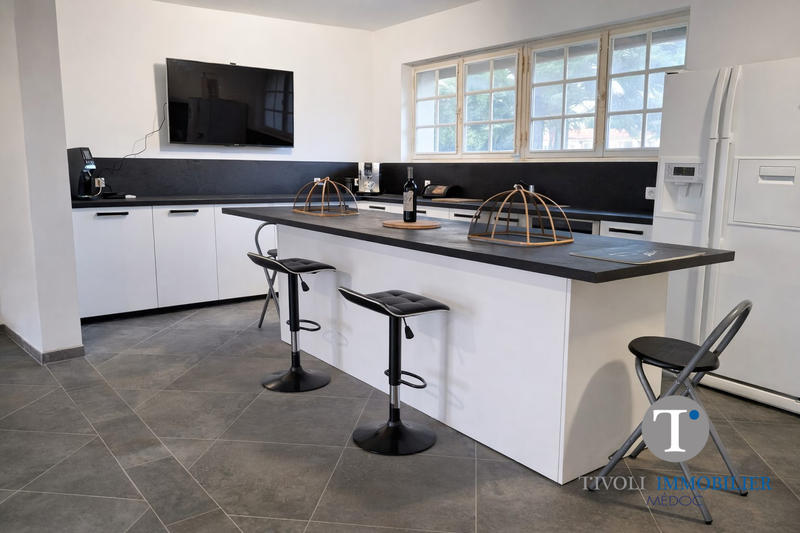 Maison - 235 m² - 7 pièces