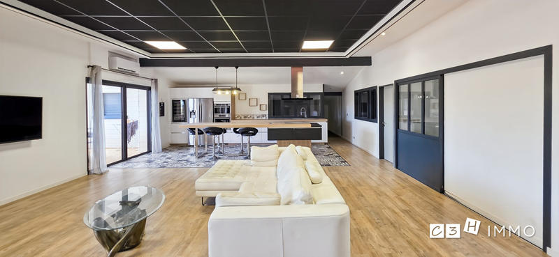 Maison - 233 m² - 6 pièces