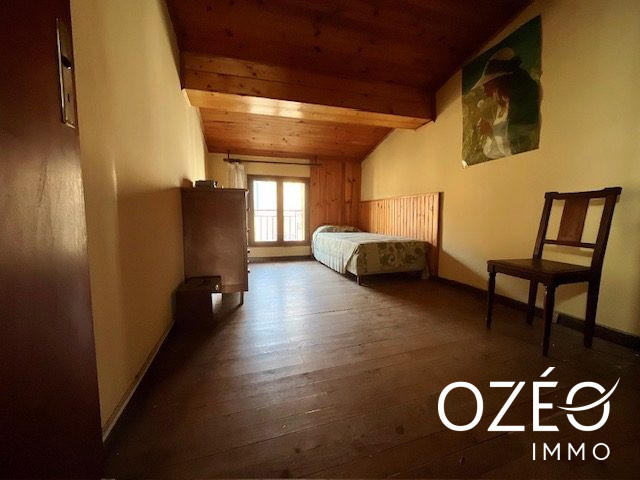 Maison - 230 m² - 6 pièces