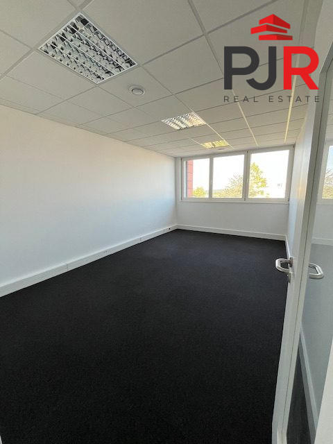 Bureau - 675 m²
