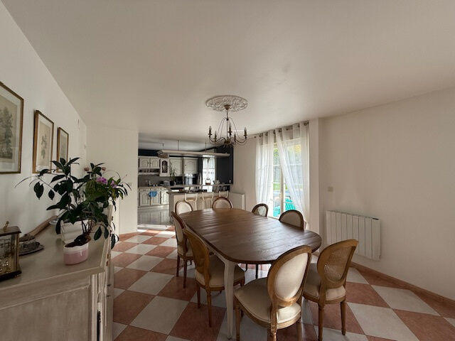 Maison - 218 m² - 8 pièces