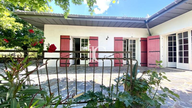 Maison - 264 m² - 8 pièces