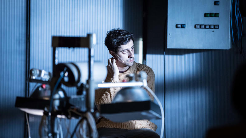 &quot;France-Fantôme&quot; Tiphaine Raffier - la femme coupée en deux