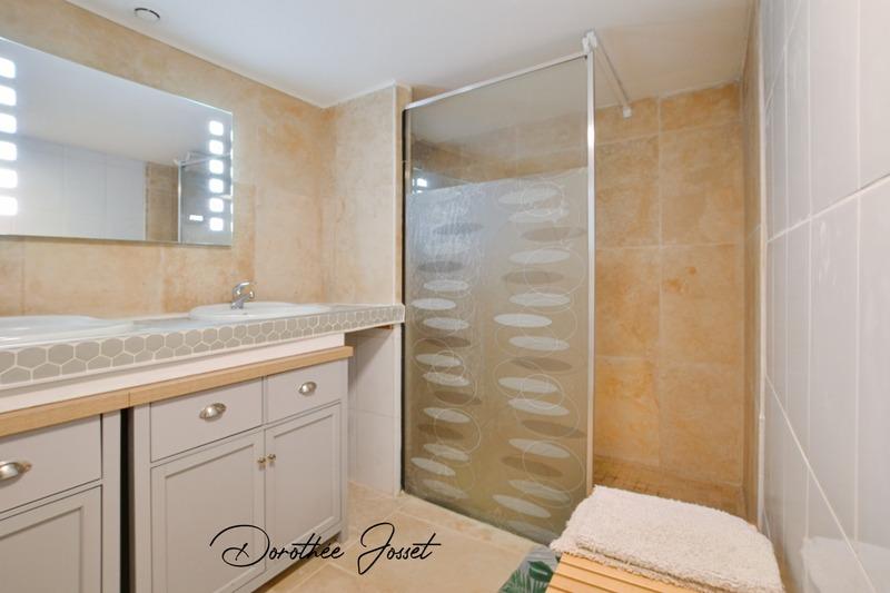 Maison - 335 m² - 9 pièces