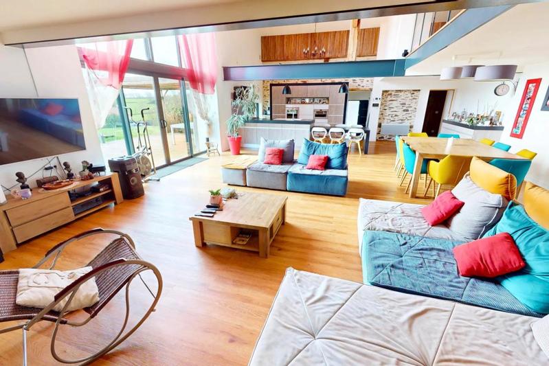 Demeure - 256 m² - 8 pièces