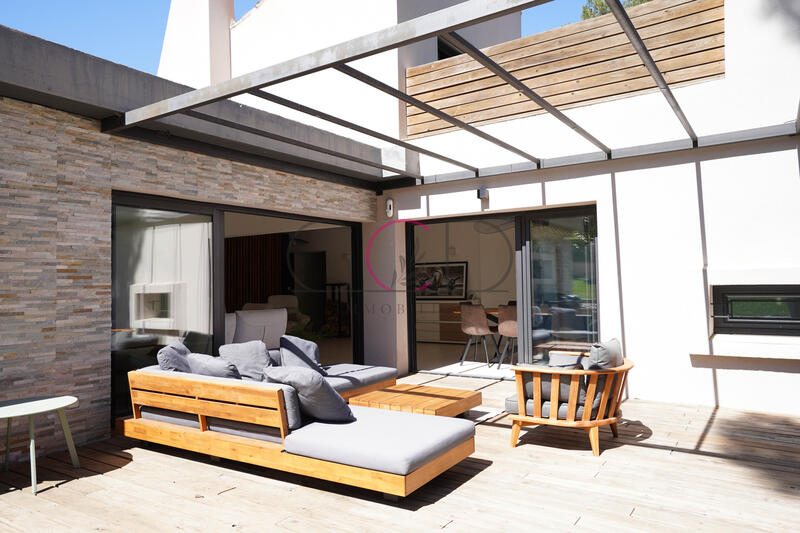 Maison - 200 m² - 8 pièces