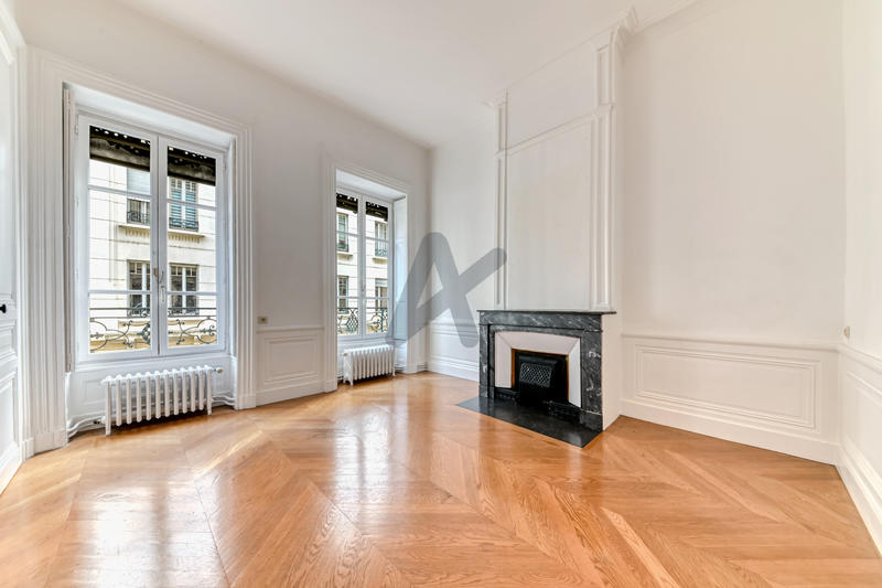 Appartement - 240 m² - 8 pièces