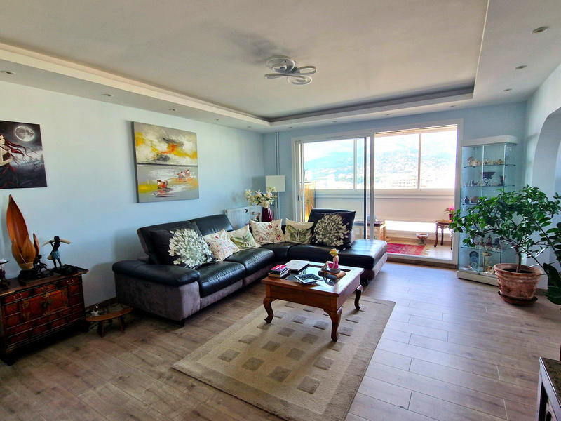 Appartement - 105 m² - 5 pièces