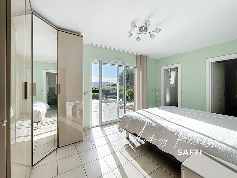 Villa - 210 m² - 8 pièces