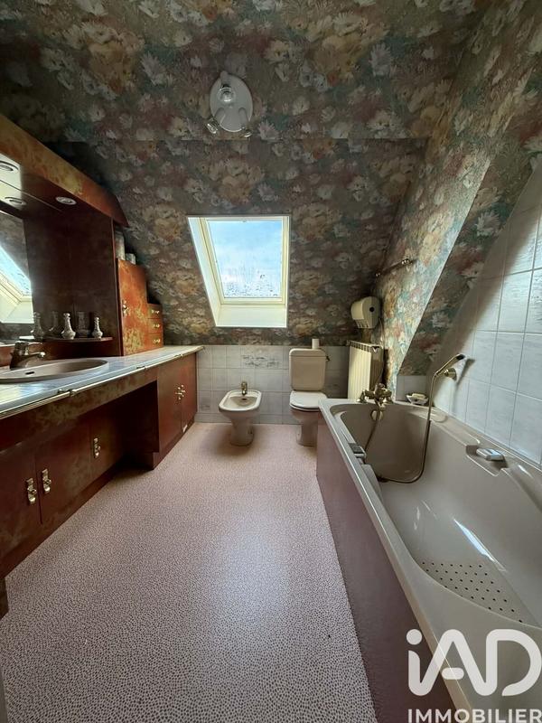 Maison - 208 m² - 9 pièces