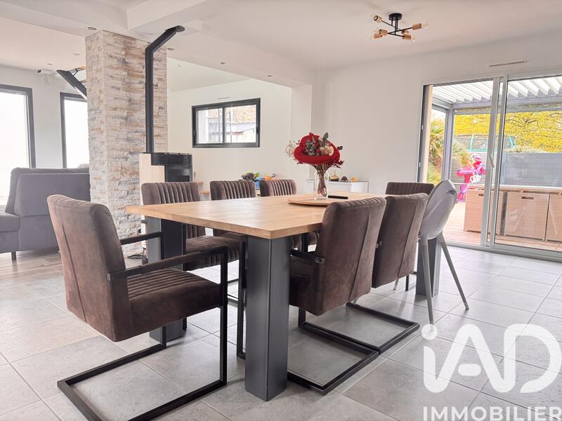 Maison - 160 m² - 8 pièces