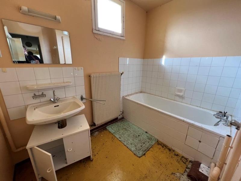 Maison - 1 238 m² - 20 pièces