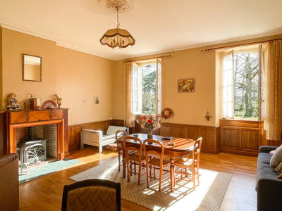 Maison - 585 m² - 10 pièces