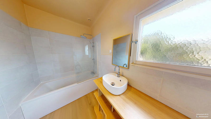 Maison - 216 m² - 8 pièces