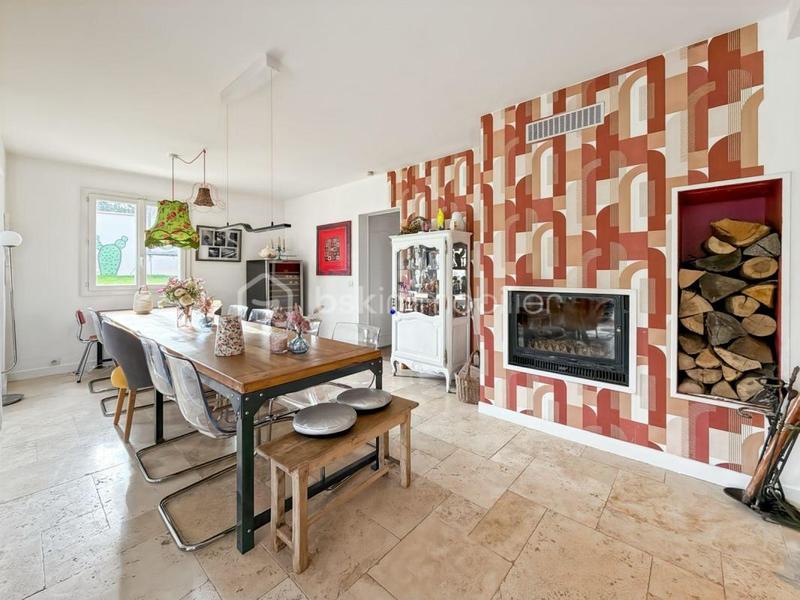 Maison traditionnelle - 220 m² - 8 pièces