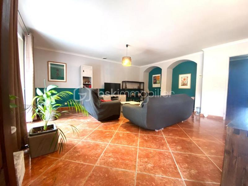 Propriété - 225 m² - 9 pièces