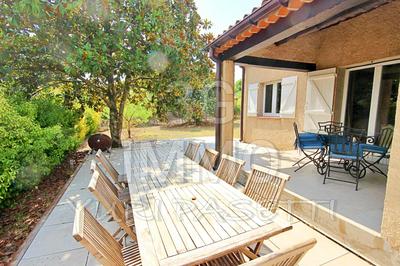Villa - 1 365 m² - 5 pièces