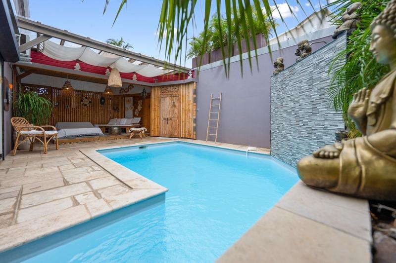 Maison - 230 m² - 11 pièces