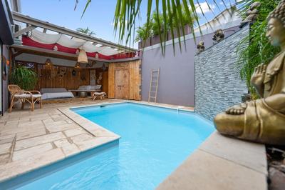 Maison - 230 m² - 11 pièces